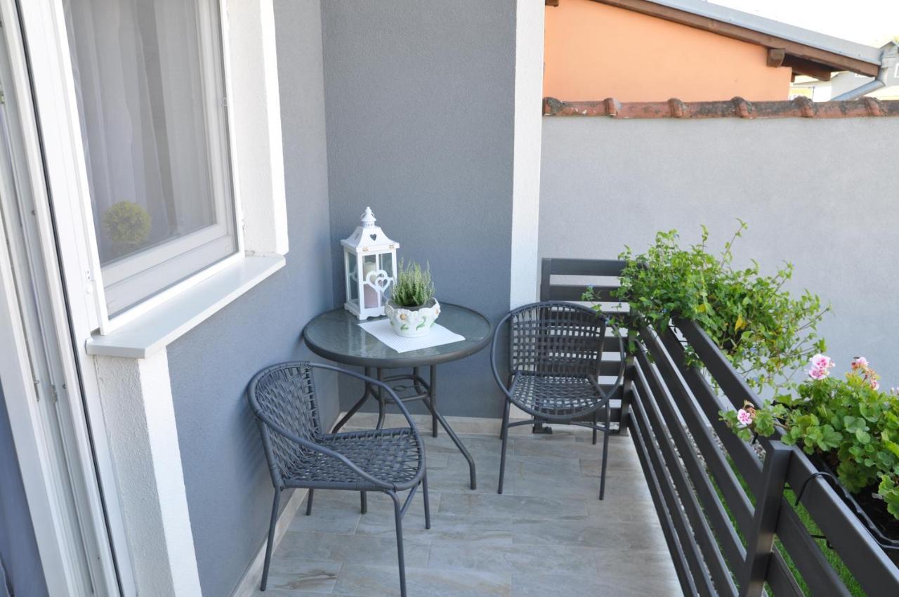 Apartmani Ana Vukovar Exterior foto
